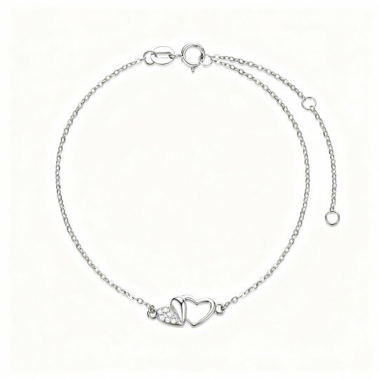 Pulseira em ouro branco 10K com moissanita lapidada em forma de coração e pendente de coração.