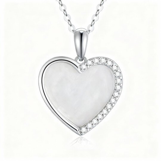 Colar com pendente coração em madrepérola lapidada em ouro branco 10K