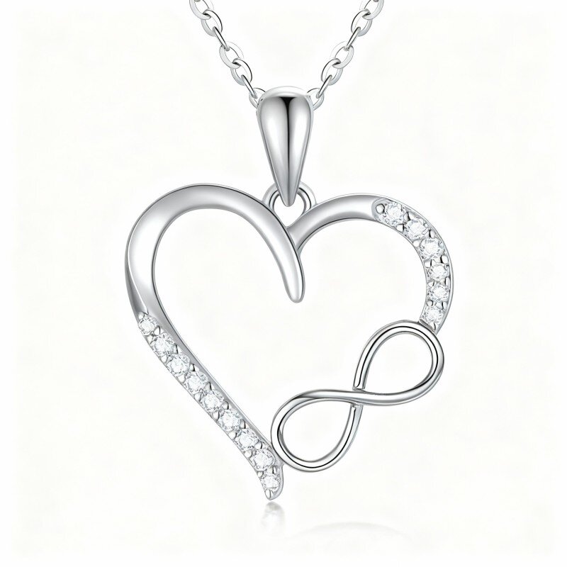 Colar com pendente coração e símbolo do infinito em ouro branco 10K com zircónias cúbicas-18