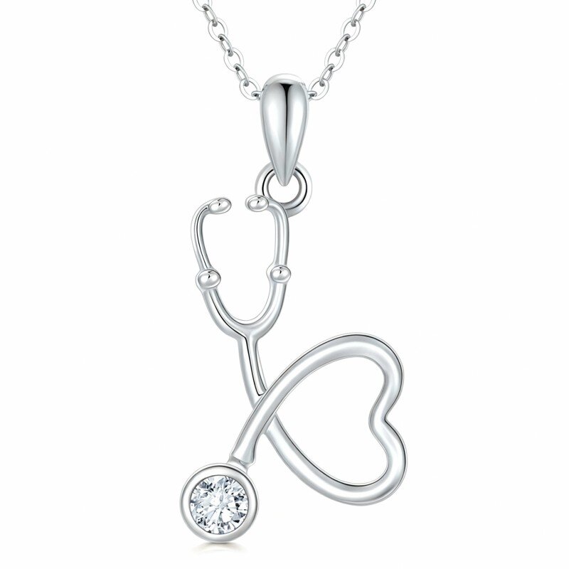 Colar com pendente coração e estetoscópio em ouro branco 10K com zircónias cúbicas-7