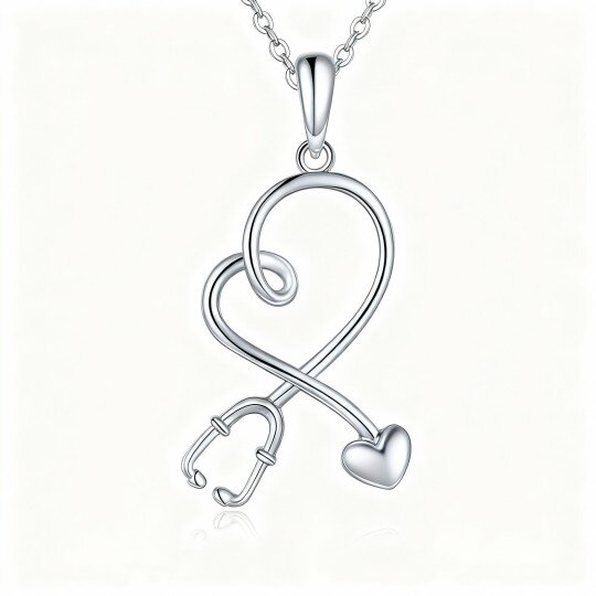 Colar com pendente coração e estetoscópio em ouro branco 10K
