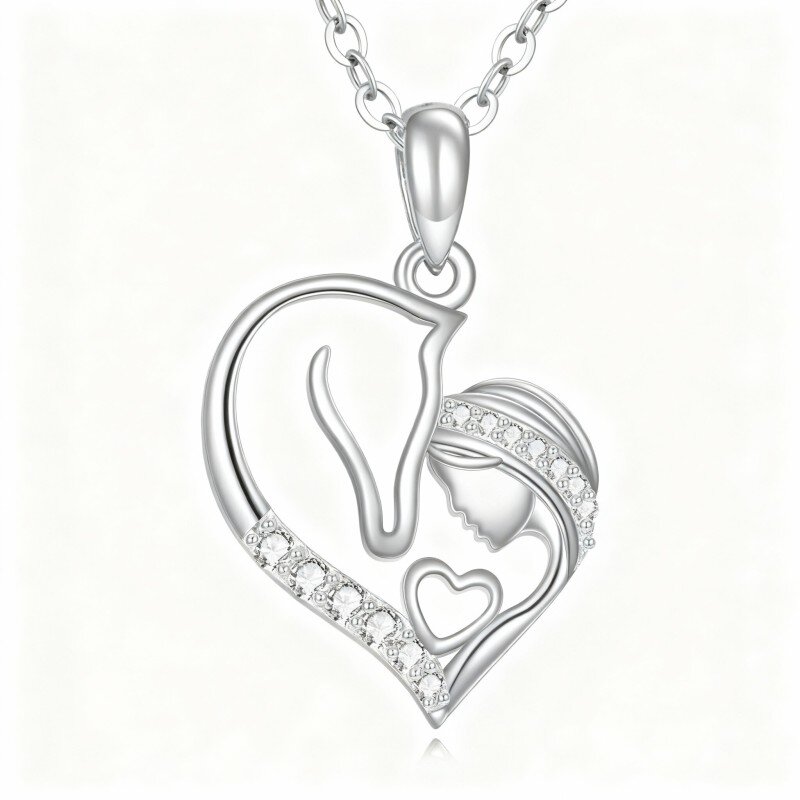 Colar com pendente de cavalo e coração em ouro branco 10K com zircónias cúbicas-6