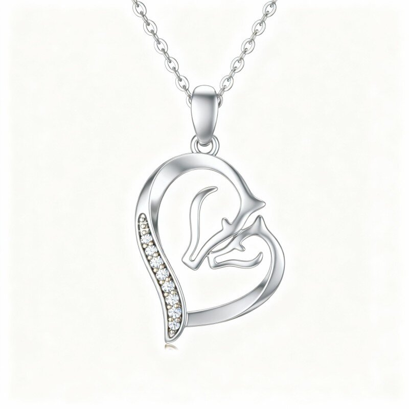 Colar com pendente de cavalo e coração em ouro branco 10K com zircónias cúbicas-17