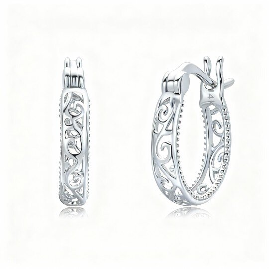 Brincos de argola em ouro branco de 14 quilates com design de hera