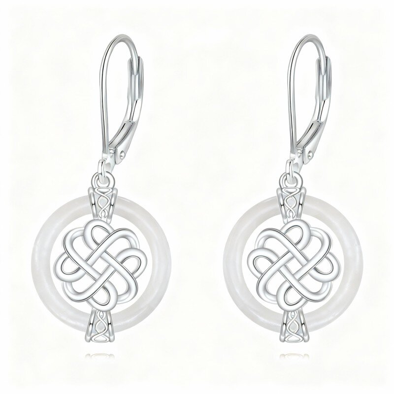 Brincos em platina com banho de ouro branco e detalhe de nó celta em jade.-1