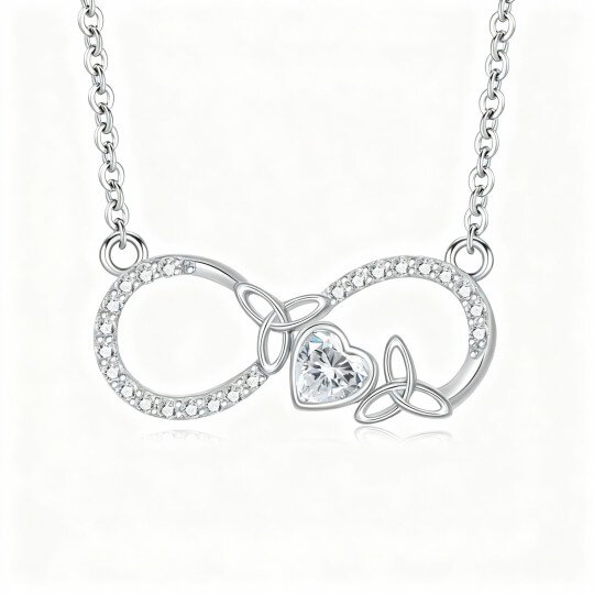 Colar com pendente de nó celta e símbolo do infinito em ouro branco 10K com moissanita