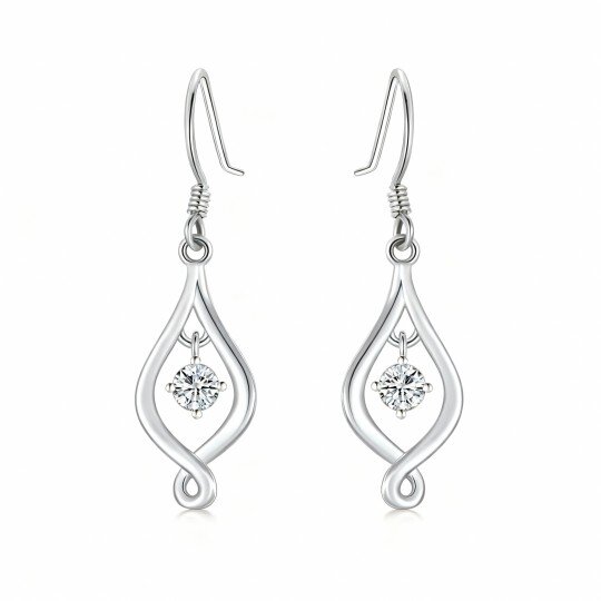 Conjunto de brincos em ouro branco 9K com moissanita e desenho de nó em espiral celta.