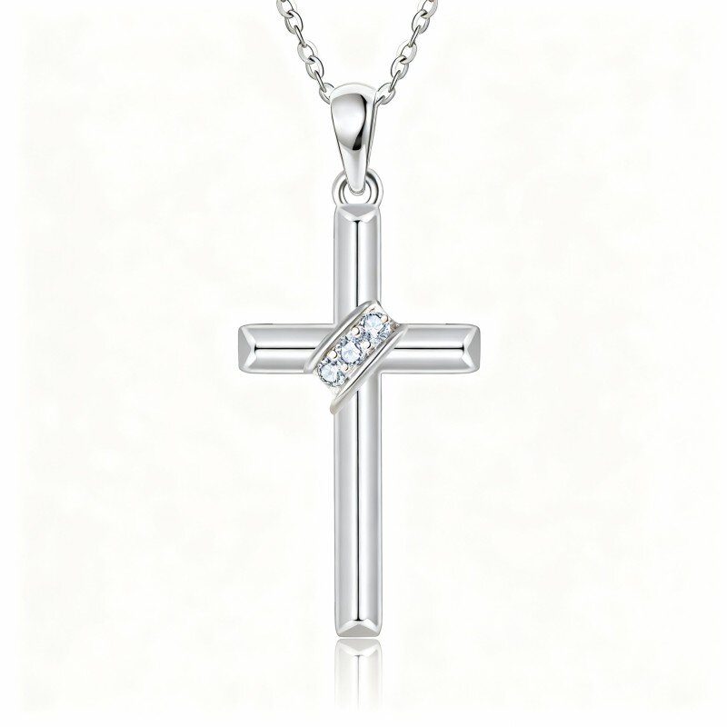 Colar com pendente de cruz em ouro branco 10K e moissanita-19