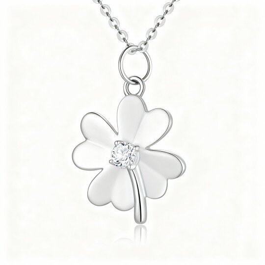 Colar com pendente trevo de quatro folhas em moissanita e ouro branco 10K