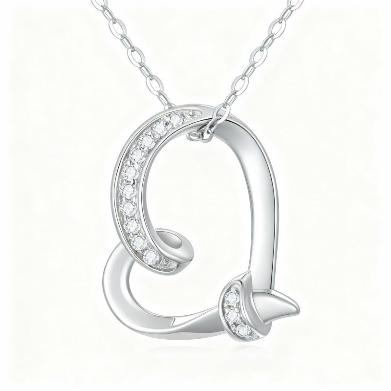 Colar com pendente coração em moissanita e ouro branco 10K-20