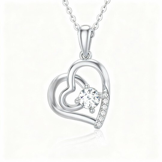 Naszyjnik z wisiorkiem w kształcie serca z białego złota 10K z moissanitem