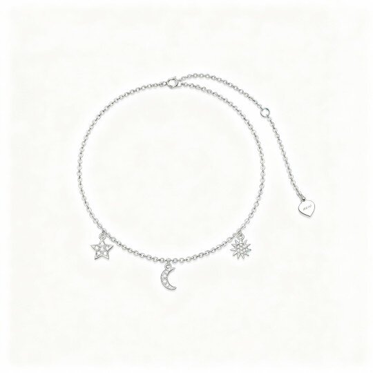 Pulseira com pendentes de lua, estrela e sol em ouro branco 10K e moissanita