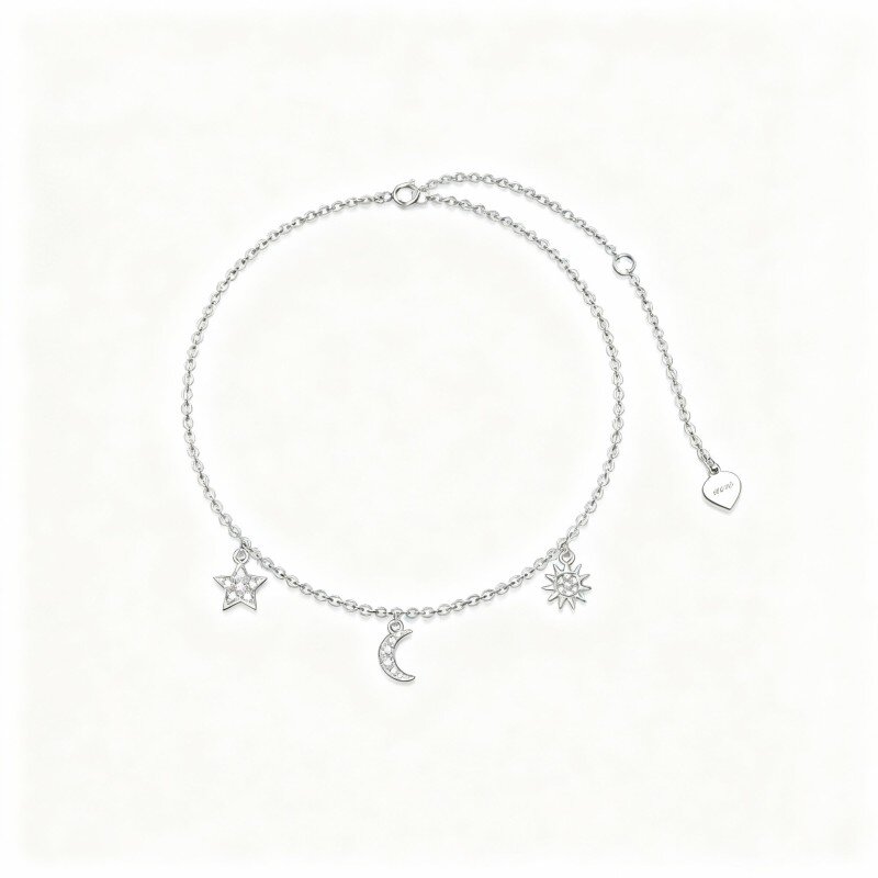 Pulseira com pendentes de lua, estrela e sol em ouro branco 10K e moissanita-15