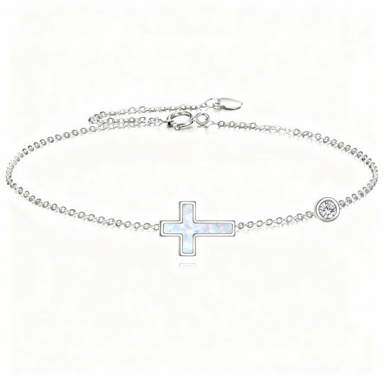 Pulseira em ouro branco 10K com moissanita e opala, cruz e pendentes redondos.