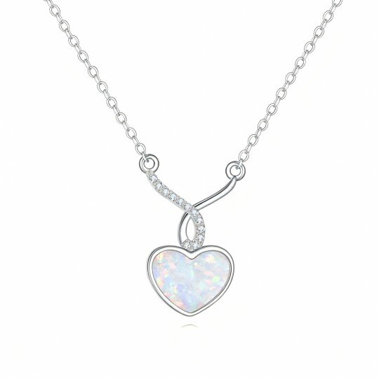 Collar con colgante de corazón de oro blanco de 10 quilates con moissanita y ópalo