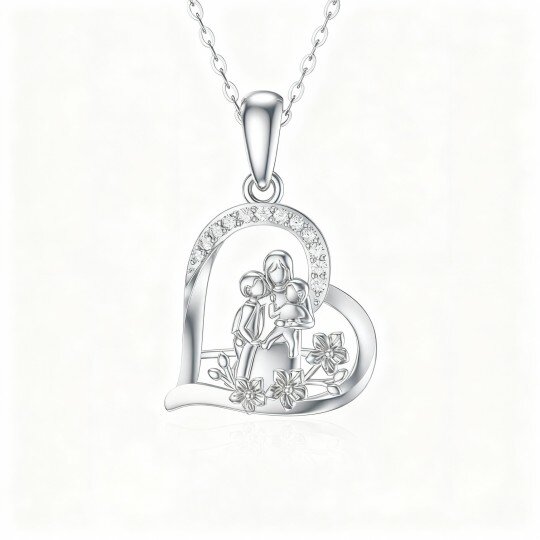 Colar com pendente coração em ouro branco 10K com moissanita representando pais e filhos