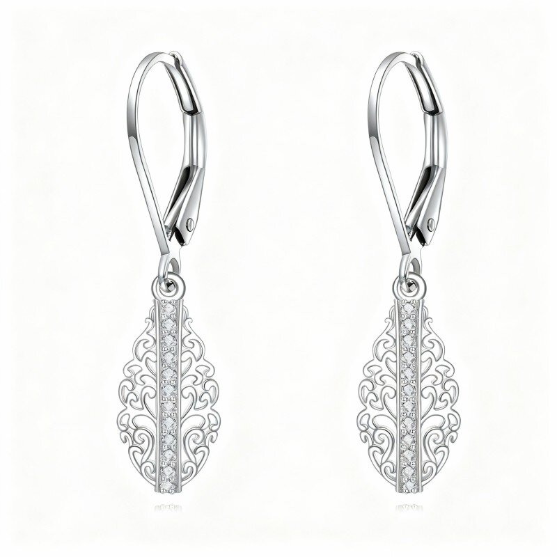 Brincos em ouro branco 10K com moissanita e pendente de plumeria.-17