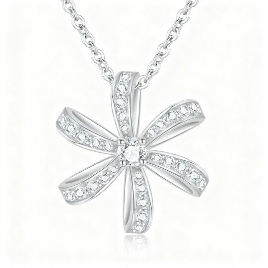 Colar com pendente de flores silvestres em ouro branco 10K com moissanita