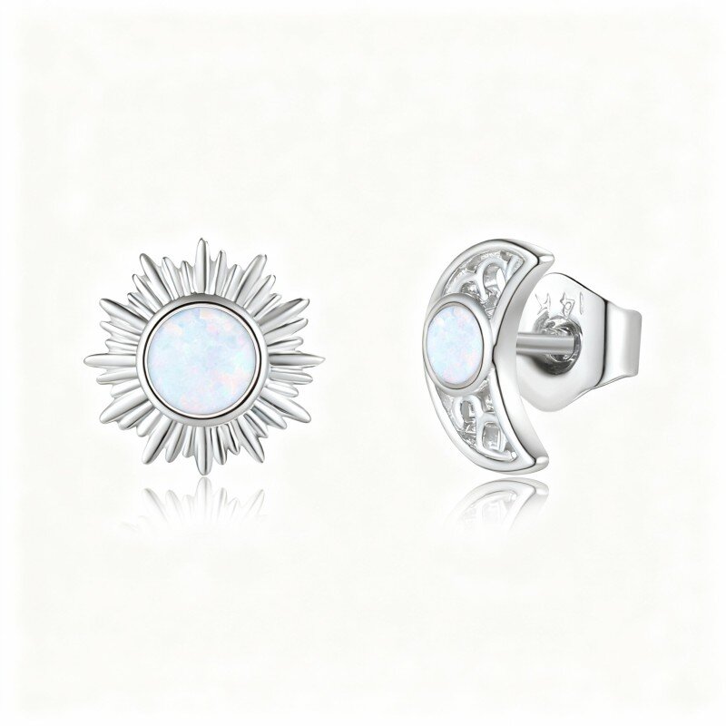 Brincos em ouro branco 10K com opala em forma de lua e sol-1