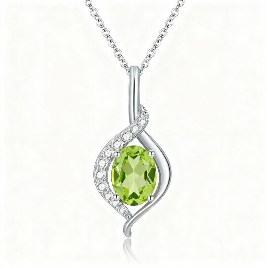 قلادة من الذهب الأبيض عيار 10 قيراط، مصنوعة من حجر الزبرجد الزيتوني المقطوع بيضاويًا، على شكل بيضاوي