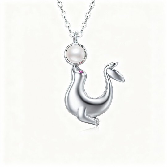 Collar con colgante de león marino de oro blanco de 10 quilates y perlas