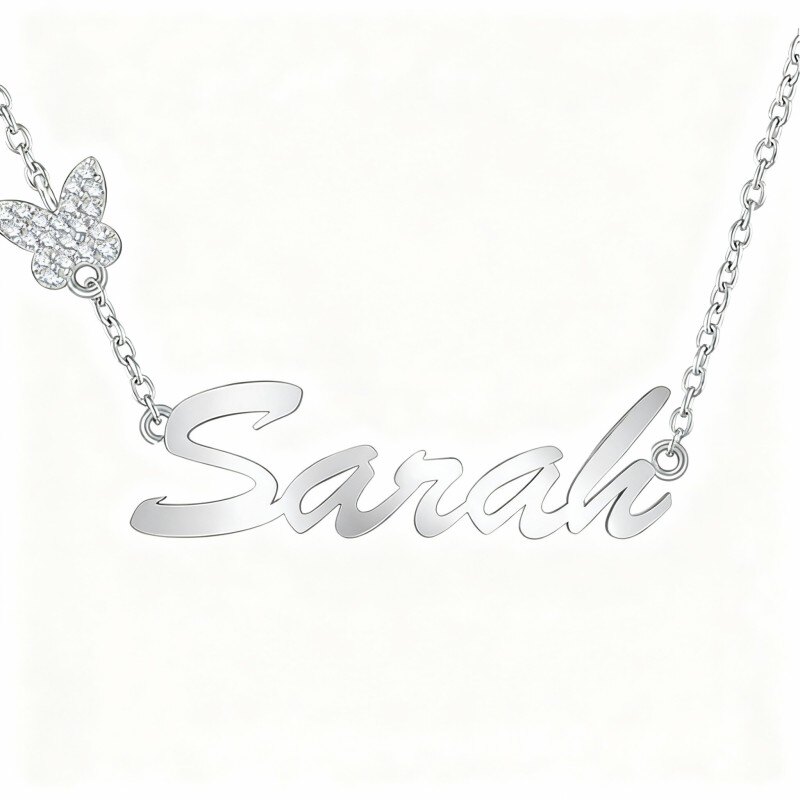 Colar com pendente de borboleta clássico personalizado com zircónias cúbicas em ouro branco de 10 quilates e nome.-10