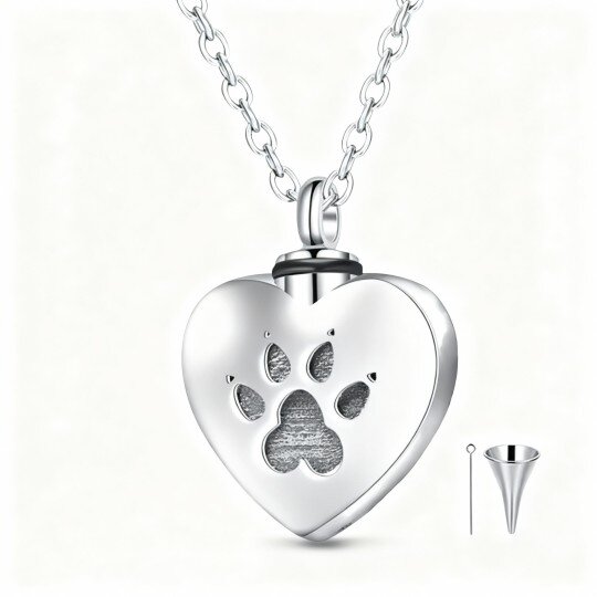 Colar urna para cinzas em ouro branco 10K com gravação personalizada de cão, pata e coração.