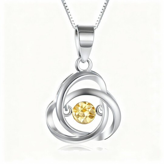 Collana con ciondolo a forma di nodo celtico in oro bianco 10 carati con zirconi cubici taglio rotondo