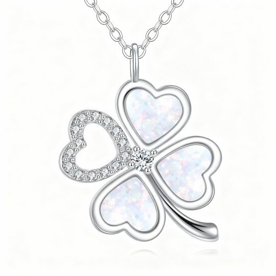 Colar com pendente de trevo de quatro folhas em ouro branco de 10 quilates com zircónias cúbicas de corte redondo e em forma de coração e opala.