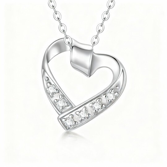10Kホワイトゴールド ラウンドカット モアッサナイト ハートペンダントネックレス