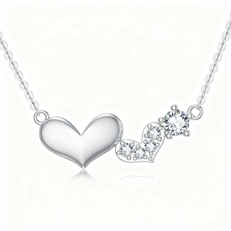 Colar com pendente coração em ouro branco 10K com moissanita de corte redondo-3