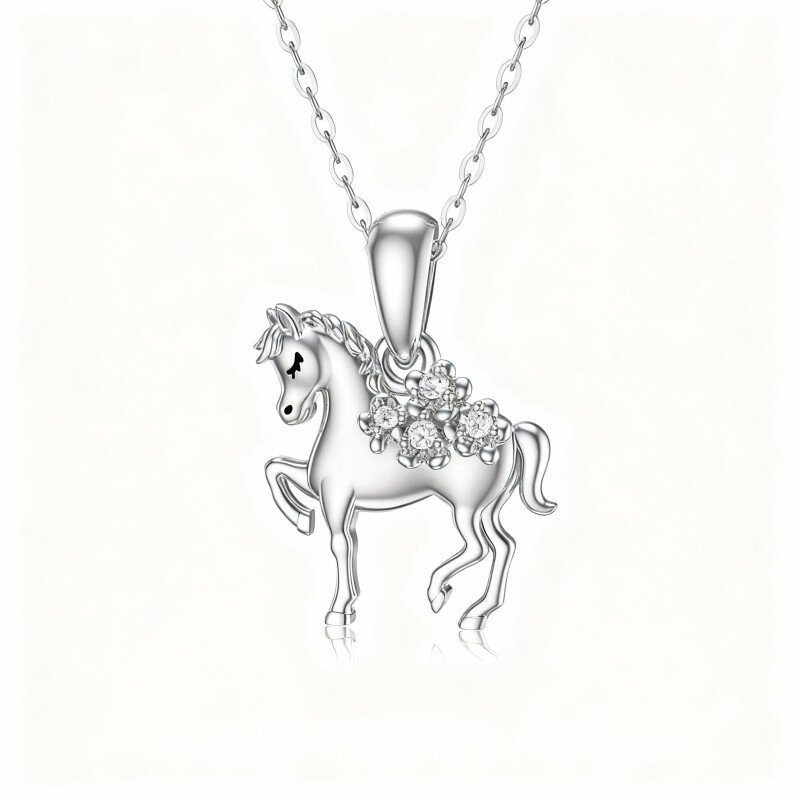 Collar con colgante de caballo de moissanita de corte redondo en oro blanco de 10 quilates-16