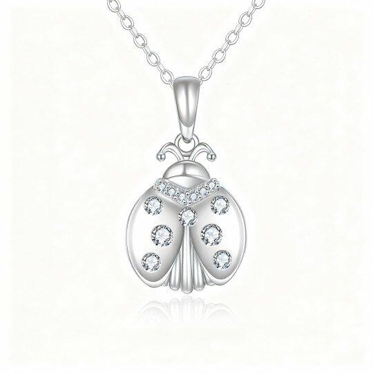 Colar com pendente de joaninha em ouro branco 10K com moissanita de corte redondo