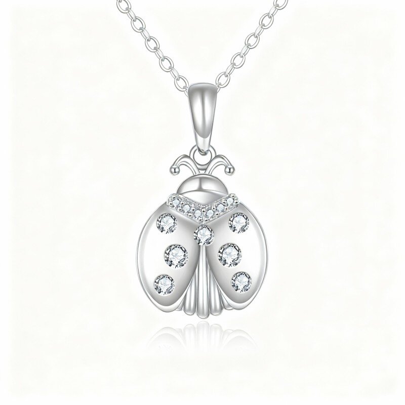 Colar com pendente de joaninha em ouro branco 10K com moissanita de corte redondo-16