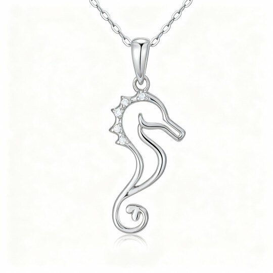 Halskette mit Seepferdchen-Anhänger aus 9-karätigem Weißgold und rundem Moissanit.