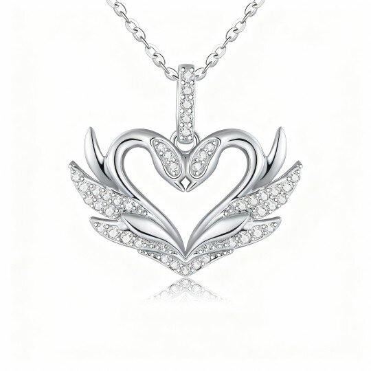 Colar com pendente de cisne e coração em ouro branco de 10 quilates com moissanita de corte redondo