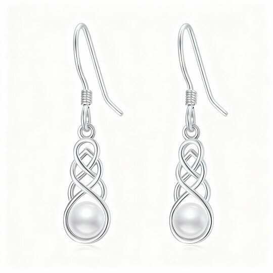 Brincos em ouro branco 10K com pérolas de corte redondo e nó celta.