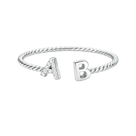 خاتم من الذهب الأبيض عيار 10 قيراط، دائري الشكل، مزين بحرف أولي مخصص