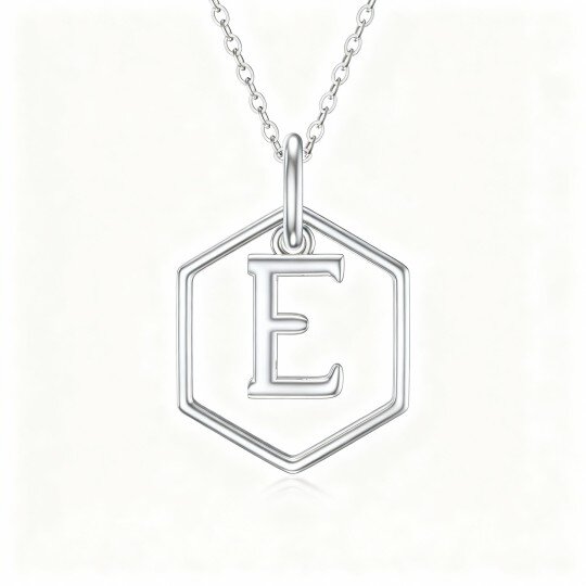 Colar com pendente redondo em ouro branco 9K com a inicial E