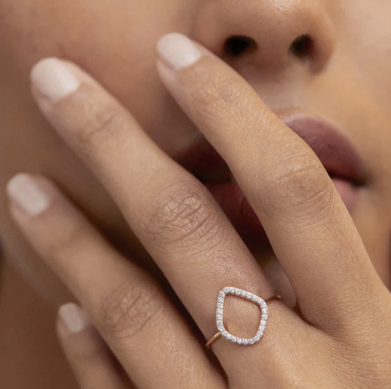 Obrączka ślubna z białego złota 14K o masie 0,16 CT z diamentami w kształcie latawca, kolor D, czystość VVS-2