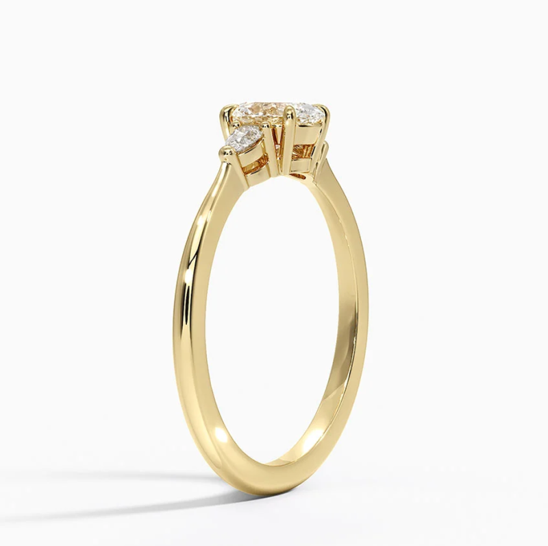 Dreisteiniger Verlobungsring aus 10-karätigem Roségold mit ovalem, im Labor gezüchtetem Diamanten.-3