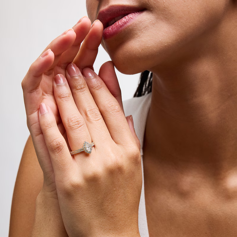 Anel de Noivado Personalizado com Halo e Diamante Sintético em Corte Marquise em Ouro 14K-2