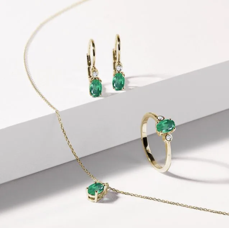 Pendientes de oro blanco de 10 quilates con esmeralda y diamantes de talla ovalada de 1,04 quilates en total.-3