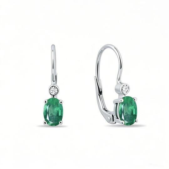 Pendientes de oro blanco de 10 quilates con esmeralda y diamantes de talla ovalada de 1,04 quilates en total.