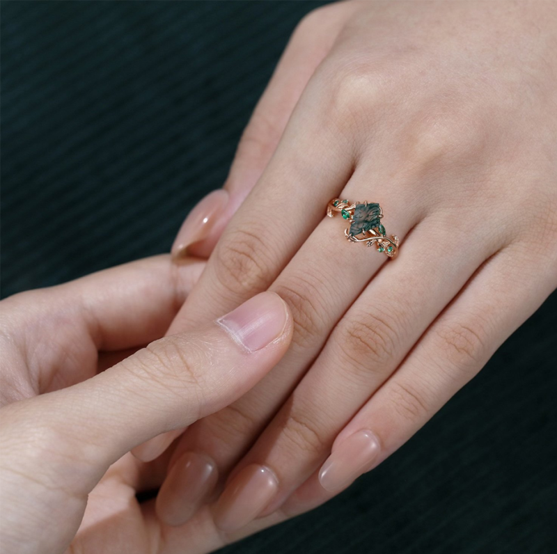 Anillo personalizado Promise Emerald Foliage de oro rosa de 10 quilates con ágata musgosa talla cometa de 1,2 quilates en total.-2