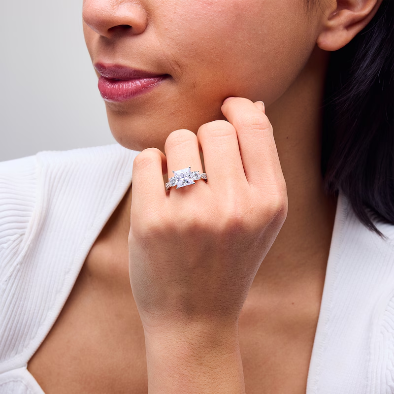 Individuell gefertigter Dreistein-Verlobungsring aus 10-karätigem Roségold mit im Prinzessschliff geschliffenem, im Labor gezüchtetem Diamanten-2