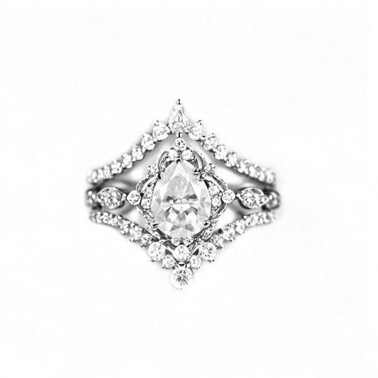 Parure da sposa in oro bianco 10 carati con moissanite taglio a pera da 1,5 a 5 carati