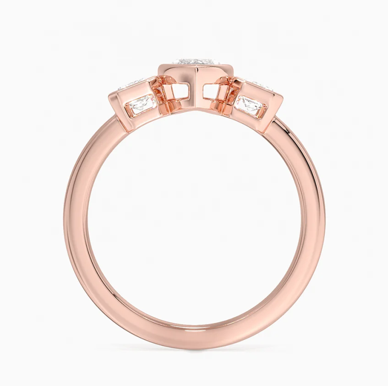 Maßgefertigter Dreistein-Verlobungsring aus 18-karätigem Gold mit im Labor gezüchtetem Diamanten im Marquise-Schliff-4