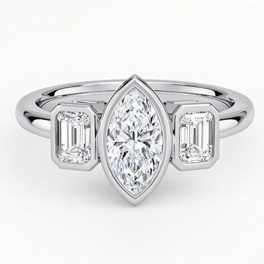 Anillo de compromiso de oro blanco de 10 quilates con diamantes de talla marquesa creados en laboratorio, engastados en bisel y con tres piedras. Certificado por IGI.