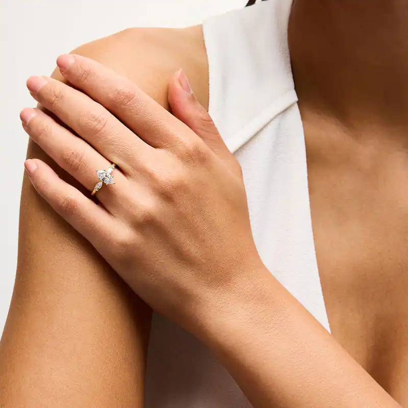 Anel de Noivado Personalizado em Ouro Rosa 18K com Diamante Sintético em Corte Marquise-2